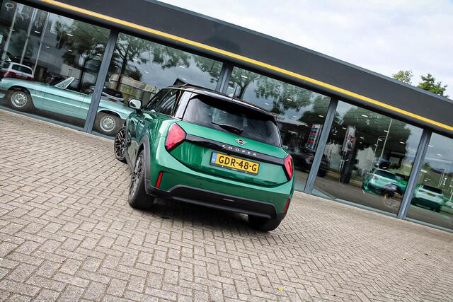 Mini COOPER 3-Deurs 1.5 C Favoured L PANO / 360 CAM. / H&K / HEAD UP