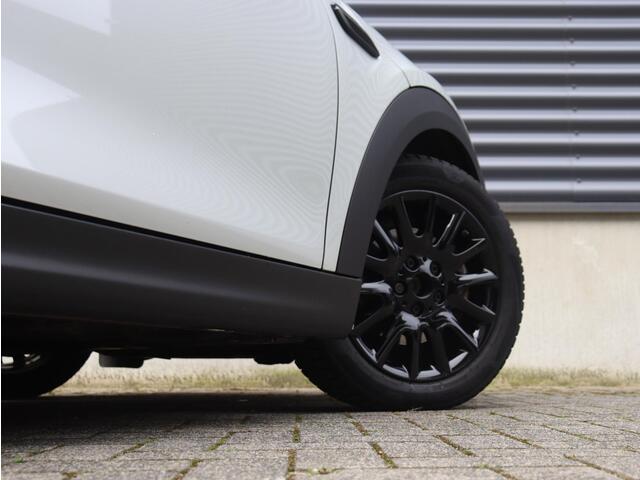 Mini COOPER 5-deurs | Classic + Sportstoelen + Climate Control + Apple Carplay + Parkeersensoren + Donkere Hemelbekleding + Cruise Control + 16" Victory Spoke zwart