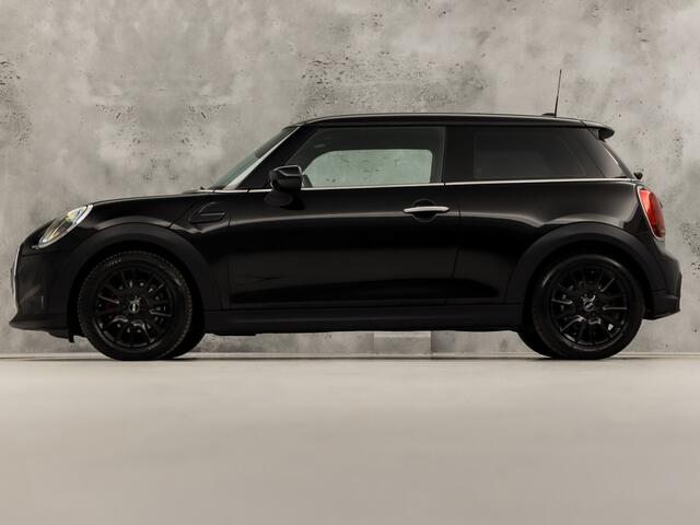Mini COOPER 3-deurs 1.5 Classic Automaat 136Pk (VIRTUAL COCKPIT, DEALER ONDERHOUDEN, APPLE CARPLAY, GROOT NAVI, UNION JACK ACHTERLICHTEN, CAMERA, SPORTSTOELEN, GETINT GLAS, LEDER, CRUISE, NIEUWSTAAT)