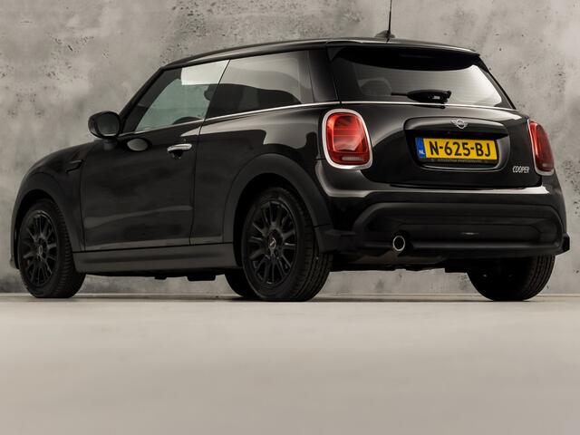 Mini COOPER 3-deurs 1.5 Classic Automaat 136Pk (VIRTUAL COCKPIT, DEALER ONDERHOUDEN, APPLE CARPLAY, GROOT NAVI, UNION JACK ACHTERLICHTEN, CAMERA, SPORTSTOELEN, GETINT GLAS, LEDER, CRUISE, NIEUWSTAAT)