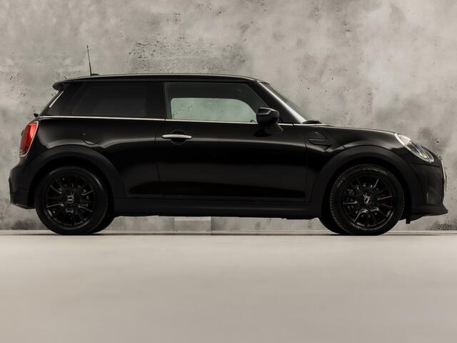 Mini COOPER 3-deurs 1.5 Classic Automaat 136Pk (VIRTUAL COCKPIT, DEALER ONDERHOUDEN, APPLE CARPLAY, GROOT NAVI, UNION JACK ACHTERLICHTEN, CAMERA, SPORTSTOELEN, GETINT GLAS, LEDER, CRUISE, NIEUWSTAAT)