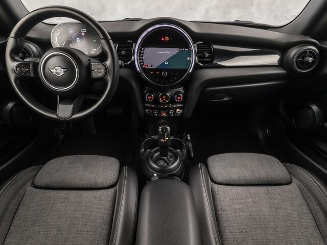 Mini COOPER 3-deurs 1.5 Classic Automaat 136Pk (VIRTUAL COCKPIT, DEALER ONDERHOUDEN, APPLE CARPLAY, GROOT NAVI, UNION JACK ACHTERLICHTEN, CAMERA, SPORTSTOELEN, GETINT GLAS, LEDER, CRUISE, NIEUWSTAAT)