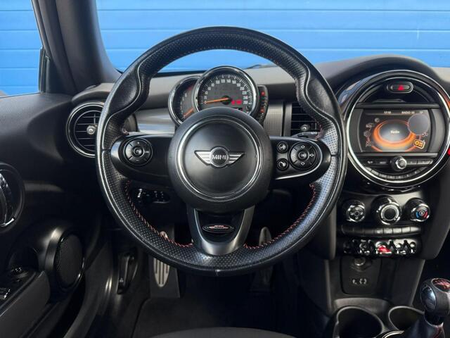 Mini COOPER 1.5 | JCW | NL Auto | 18" | NAV | Dealer Ond.