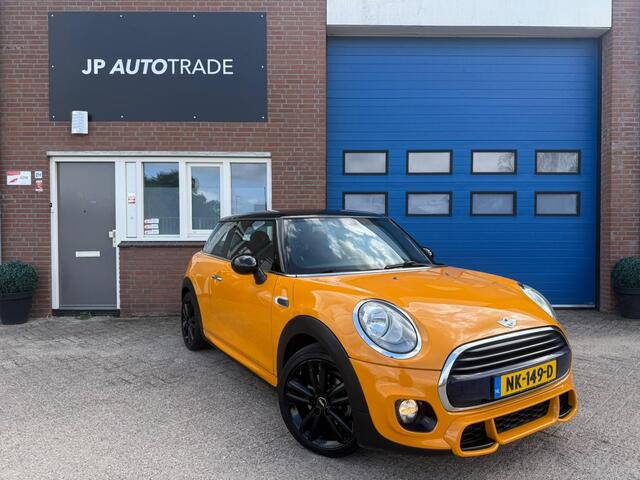 Mini COOPER 1.5 | JCW | NL Auto | 18" | NAV | Dealer Ond.