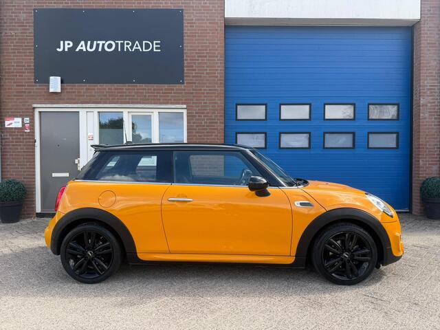 Mini COOPER 1.5 | JCW | NL Auto | 18" | NAV | Dealer Ond.