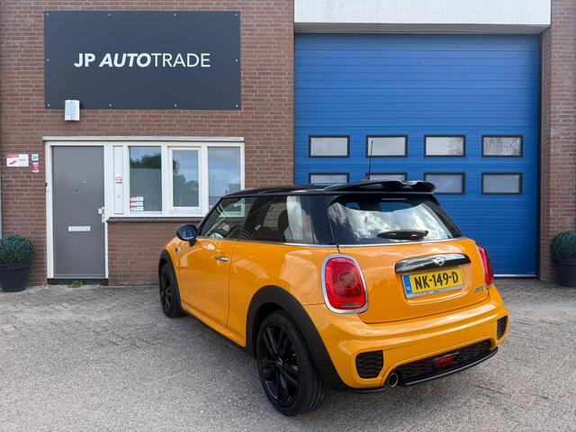 Mini COOPER 1.5 | JCW | NL Auto | 18" | NAV | Dealer Ond.