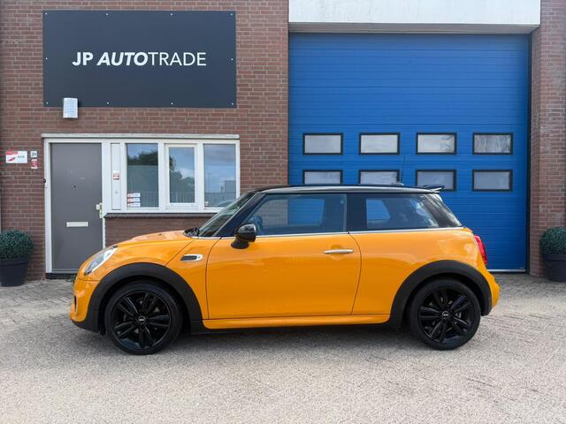 Mini COOPER 1.5 | JCW | NL Auto | 18" | NAV | Dealer Ond.