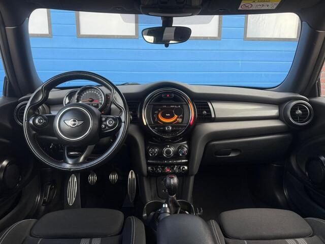 Mini COOPER 1.5 | JCW | NL Auto | 18" | NAV | Dealer Ond.