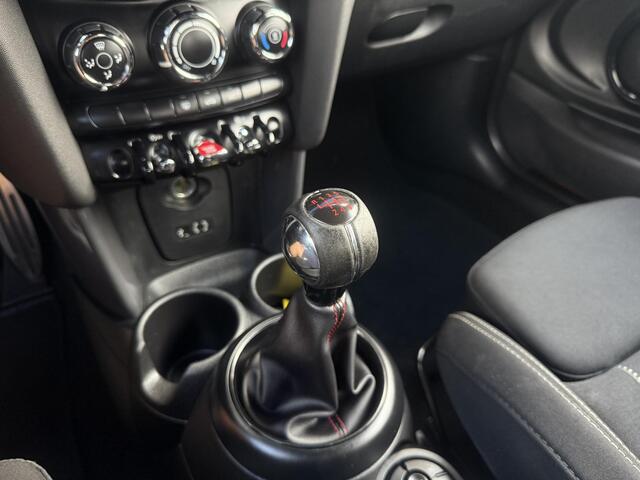 Mini COOPER 1.5 | JCW | NL Auto | 18" | NAV | Dealer Ond.
