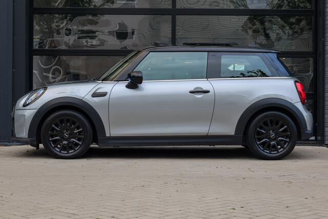 Mini COOPER 3-Deurs 1.5 Classic | PANO | HUD | CAMERA | KEYLESS | LEDER |