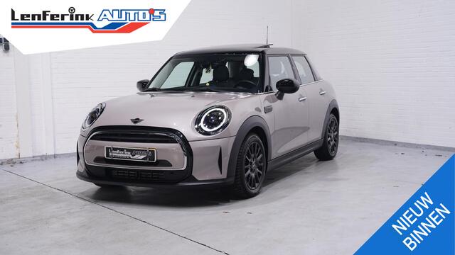 Mini COOPER 5-Deurs 1.5 Business Edition 2e Eig. NAP Clima Navi Panodak PDC achter Apple-carplay bleutooth telefonie Sportstoelen voor half lederen bekleding cruise-controle