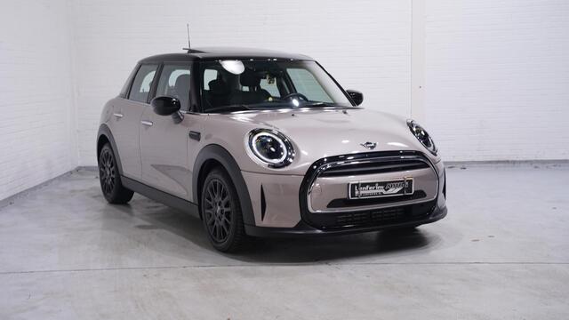 Mini COOPER 5-Deurs 1.5 Business Edition 2e Eig. NAP Clima Navi Panodak PDC achter Apple-carplay bleutooth telefonie Sportstoelen voor half lederen bekleding cruise-controle