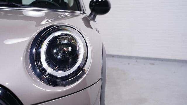 Mini COOPER 5-Deurs 1.5 Business Edition 2e Eig. NAP Clima Navi Panodak PDC achter Apple-carplay bleutooth telefonie Sportstoelen voor half lederen bekleding cruise-controle
