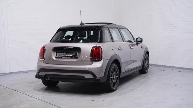 Mini COOPER 5-Deurs 1.5 Business Edition 2e Eig. NAP Clima Navi Panodak PDC achter Apple-carplay bleutooth telefonie Sportstoelen voor half lederen bekleding cruise-controle