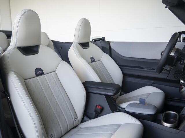 Mini COOPER Cabrio C Favoured XL-pakket | Elektrisch verstelbare stoelen | Harman Kardon | Parking Assistant Plus |