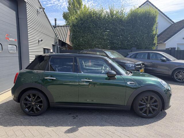 Mini COOPER 5-Deurs 1.5 Chili | Panoramadak | Navigatie | Parkeersensoren | Stoelverwarming | Climate Control |