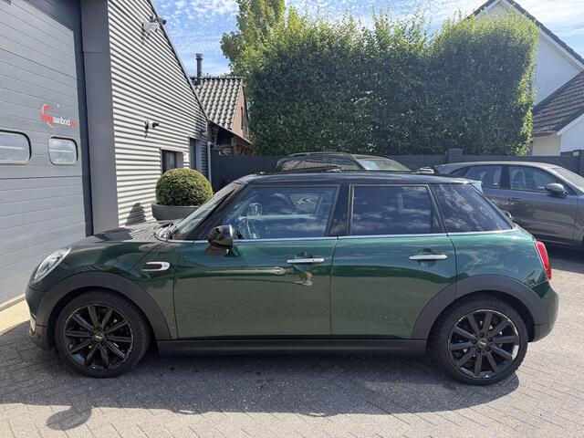 Mini COOPER 5-Deurs 1.5 Chili | Panoramadak | Navigatie | Parkeersensoren | Stoelverwarming | Climate Control |
