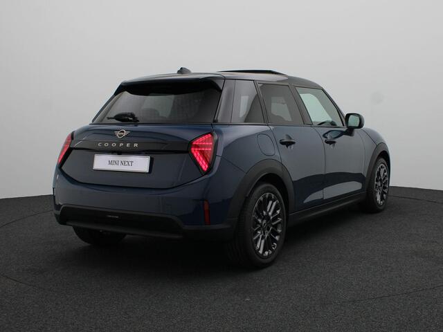 Mini COOPER 5-Deurs 1.5 C Favoured M