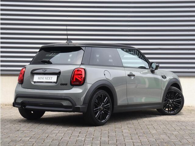 Mini COOPER 3-Deurs | Classic + Camera + Sportstoelen + Apple Carplay + Getint Glas + Climate Control + LED Koplampen + 17'' Tentacle Spoke Black