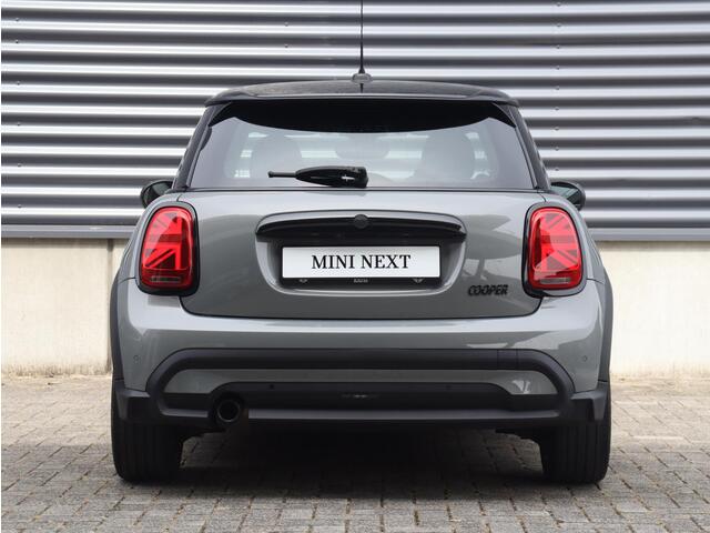Mini COOPER 3-Deurs | Classic + Camera + Sportstoelen + Apple Carplay + Getint Glas + Climate Control + LED Koplampen + 17'' Tentacle Spoke Black