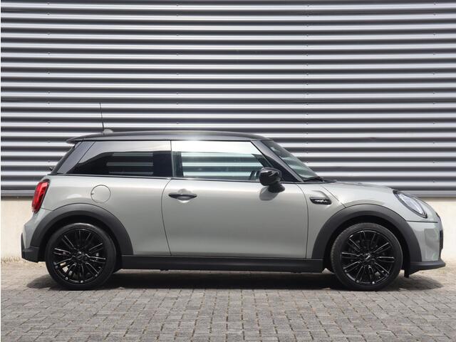 Mini COOPER 3-Deurs | Classic + Camera + Sportstoelen + Apple Carplay + Getint Glas + Climate Control + LED Koplampen + 17'' Tentacle Spoke Black