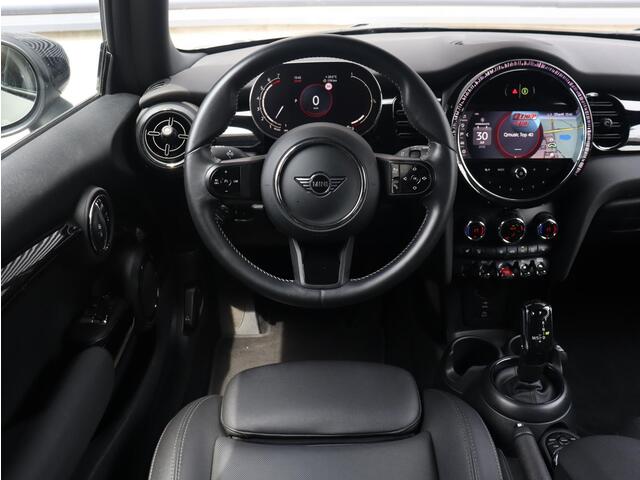 Mini COOPER 3-Deurs | Classic + Camera + Sportstoelen + Apple Carplay + Getint Glas + Climate Control + LED Koplampen + 17'' Tentacle Spoke Black