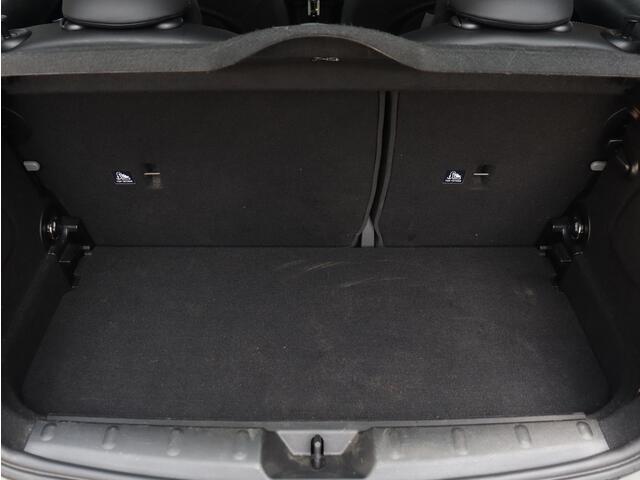 Mini COOPER 3-Deurs | Classic + Camera + Sportstoelen + Apple Carplay + Getint Glas + Climate Control + LED Koplampen + 17'' Tentacle Spoke Black