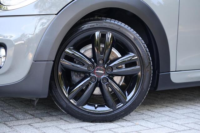 Mini COOPER 5-Deurs 1.5 Chili John Cooper Works | 1e eigenaar | Navi | Keyless | LED | Clima | Stoelwarming | Alarm | PDC | Etc.