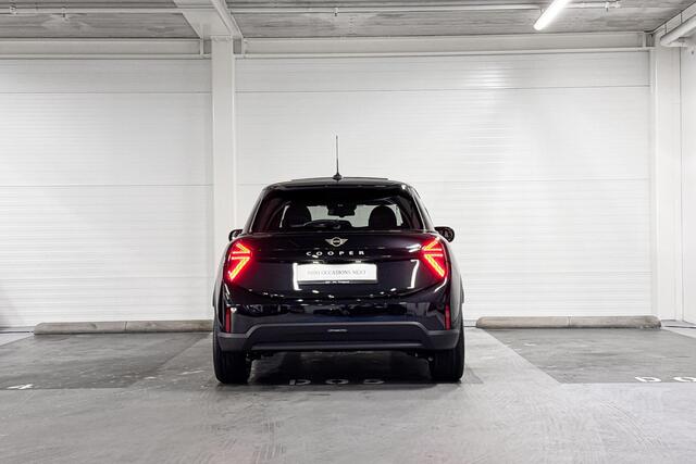 Mini COOPER 5-deurs Classic | Pakket M | Stuurwielverwarming | Harman/Kardon | Head-Up Display |