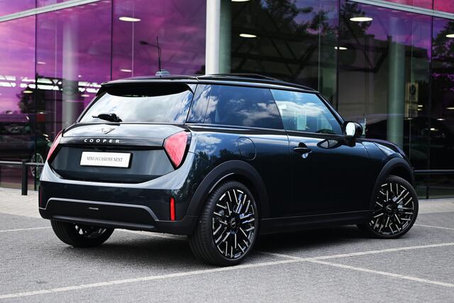 Mini COOPER Hatchback C Automaat / John Cooper Works / Pakket M / 17" JCW Sprint Spoke black