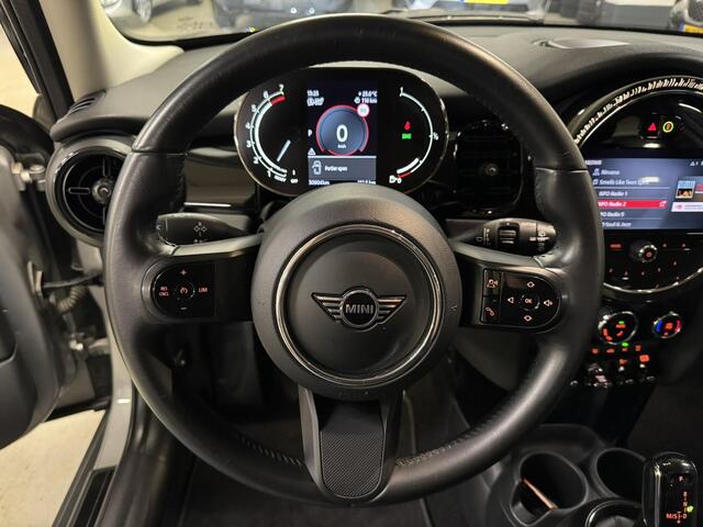 Mini COOPER 5-Deurs 1.5 Camden Edition Automaat