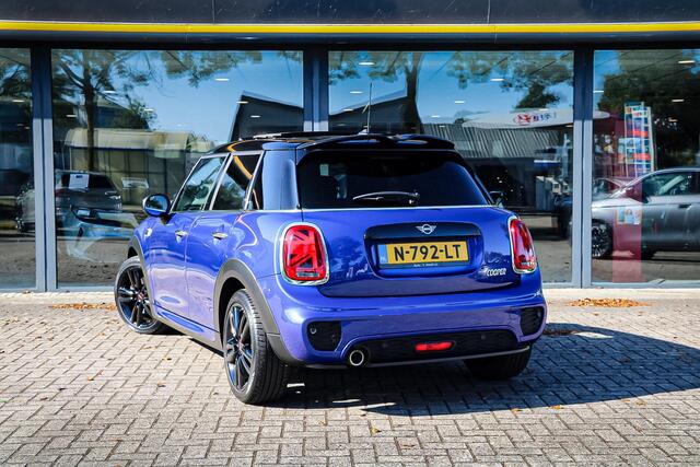 Mini COOPER 5-Deurs 1.5 Dalston Edition JCW PAKKET / PANO / SFEER
