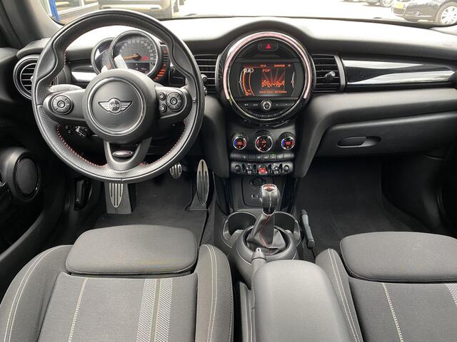Mini COOPER 3-Deurs 1.5 Serious Business Keyless Entry / Automatsiche Airco / John Cooper Works Stuur