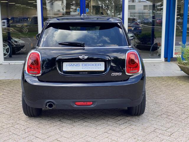 Mini COOPER 3-Deurs 1.5 Serious Business Keyless Entry / Automatsiche Airco / John Cooper Works Stuur