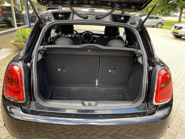 Mini COOPER 3-Deurs 1.5 Serious Business Keyless Entry / Automatsiche Airco / John Cooper Works Stuur