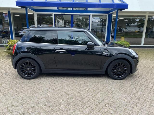 Mini COOPER 3-Deurs 1.5 Serious Business Keyless Entry / Automatsiche Airco / John Cooper Works Stuur