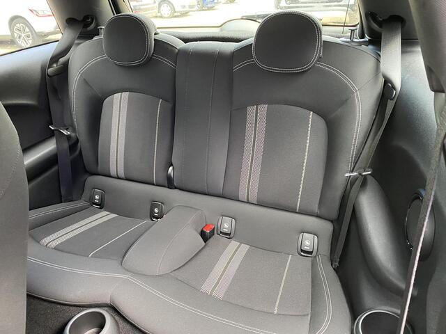 Mini COOPER 3-Deurs 1.5 Serious Business Keyless Entry / Automatsiche Airco / John Cooper Works Stuur
