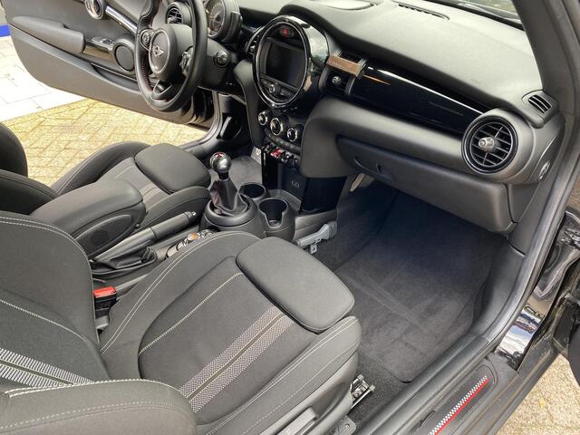 Mini COOPER 3-Deurs 1.5 Serious Business Keyless Entry / Automatsiche Airco / John Cooper Works Stuur