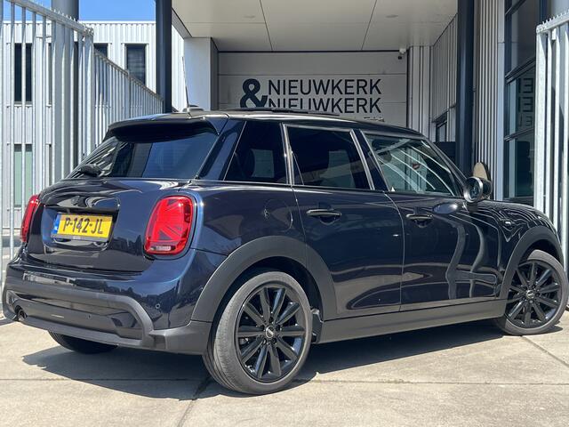 Mini COOPER 5-Deurs 1.5 Camden Plus Edition | AUTOMAAT | SCHUIF/KANTELDAK | CAMERA | CARPLAY | NAVI | CRUISE CONTROL | PDC | CLIMATE CONTROL | LMV 17'' | LED | DAB | BLUETOOTH