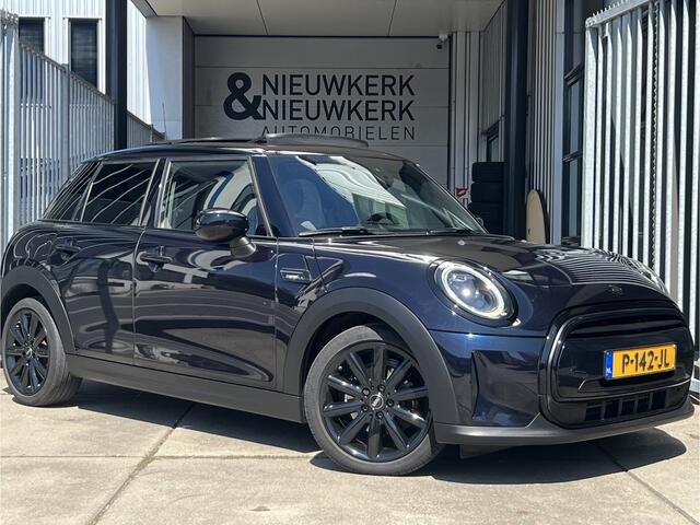 Mini COOPER 5-Deurs 1.5 Camden Plus Edition | AUTOMAAT | SCHUIF/KANTELDAK | CAMERA | CARPLAY | NAVI | CRUISE CONTROL | PDC | CLIMATE CONTROL | LMV 17'' | LED | DAB | BLUETOOTH