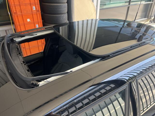 Mini COOPER 5-Deurs 1.5 Camden Plus Edition | AUTOMAAT | SCHUIF/KANTELDAK | CAMERA | CARPLAY | NAVI | CRUISE CONTROL | PDC | CLIMATE CONTROL | LMV 17'' | LED | DAB | BLUETOOTH
