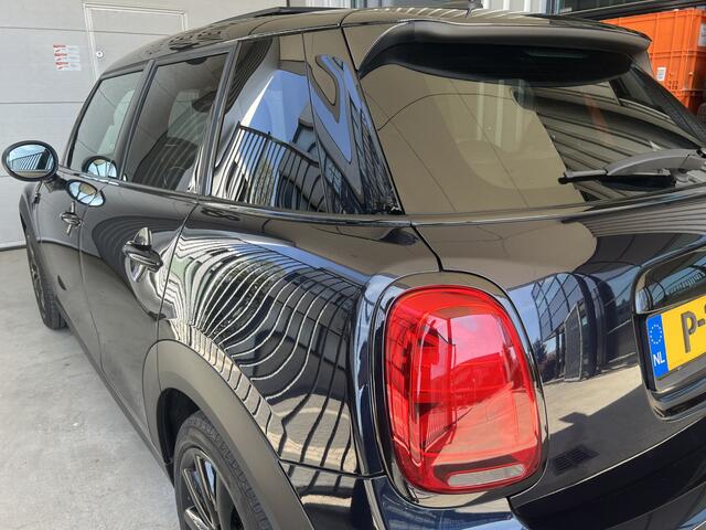Mini COOPER 5-Deurs 1.5 Camden Plus Edition | AUTOMAAT | SCHUIF/KANTELDAK | CAMERA | CARPLAY | NAVI | CRUISE CONTROL | PDC | CLIMATE CONTROL | LMV 17'' | LED | DAB | BLUETOOTH