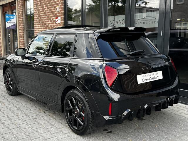 Mini COOPER 5-Deurs 1.5 C John Cooper Works M / JCW / PANO / CAMERA / CARPLAY