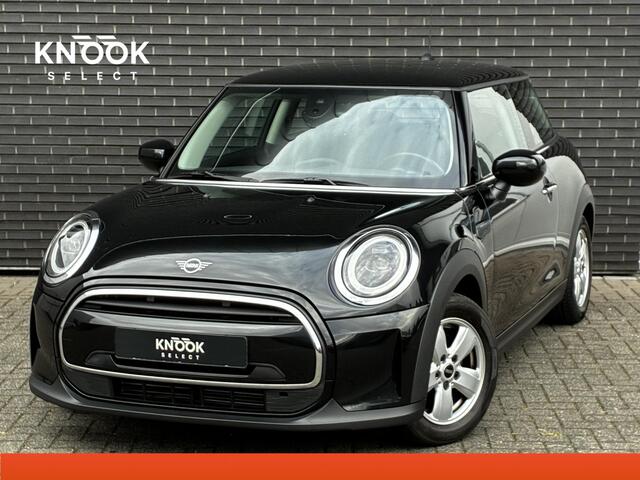 Mini COOPER Hatchback Essential Automaat 3 deurs / Navigatiesysteem / Driving Assistant / Climate Control / Parkeersensoren achter / Bluetooth / Sfeerverlichting / LED / Lichtpakket / DAB
