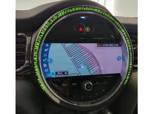 Mini COOPER 5-Deurs 1.5 136 pk Camden Edition Navigatie Led koplampen Clima + Cruise Control Parkeersensoren Dab Lmv Spiegelpakket NL Auto