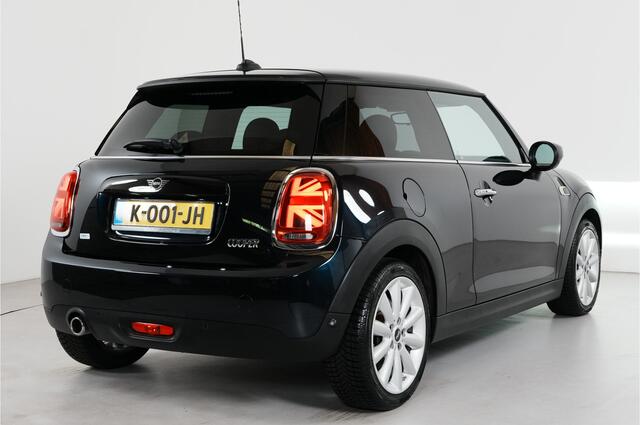 Mini COOPER 3-Deurs 1.5 Chili | Pano | Leder | Stl. verw. | PDC | Sportstoelen |