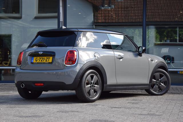 Mini COOPER 3-Deurs 1.5 136PK | Org. NL | BOVAG Garantie | DAB | LED koplampen en Achterlichten | Cruise Control | Airconditioning | Voorruitverwarming | 16'' Velgen met All Season Banden |