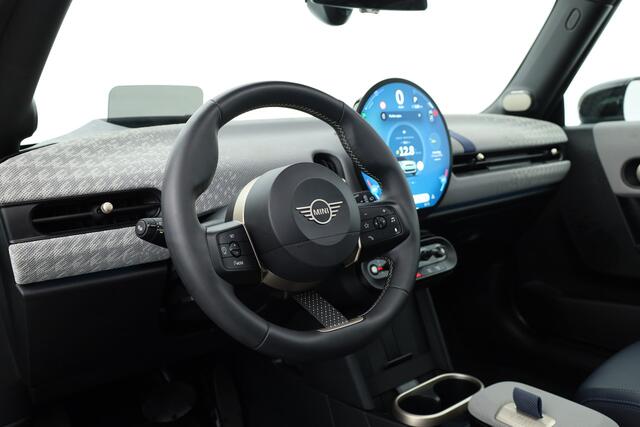 Mini COOPER 3-Deurs 1.5 C Favoured L | Pano | HUD | Harman Kardon | Stoel- Stuurverw. | 18'' | Leder | 360cam | NAV+ CarPlay