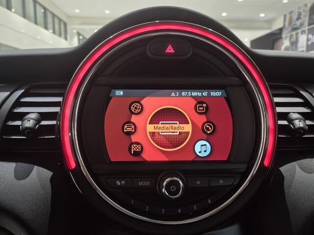 Mini COOPER 5-Deurs 1.5 | Automaat | Navigatie | Cruise Control | Bluetooth |
