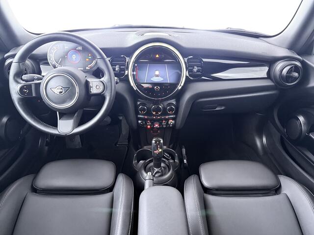 Mini COOPER 3-Deurs 1.5 Business Edition | Climate Control | Navigatie | Parkeersensoren | LED | Onderweg-naar-dealer